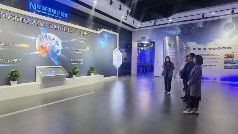 新能源汽车与燃油车充电和加油哪个方便